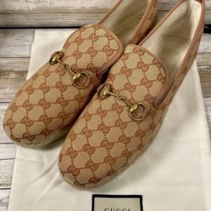Gucci Cream and Gold Flats with Iconic Design